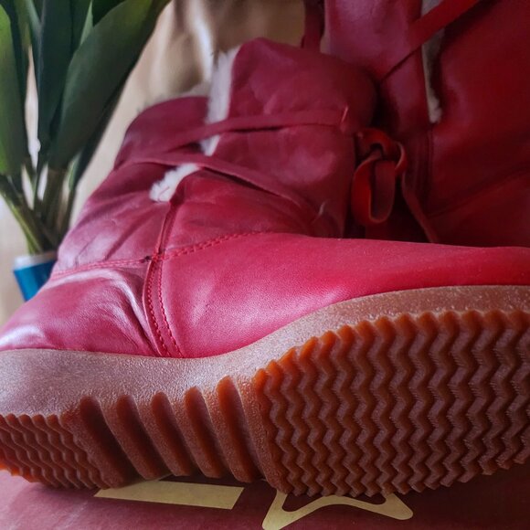 S25 New Red Leather heavily lined with straps crepe soles North Star Sz 6 & 7 - Picture 4 of 5